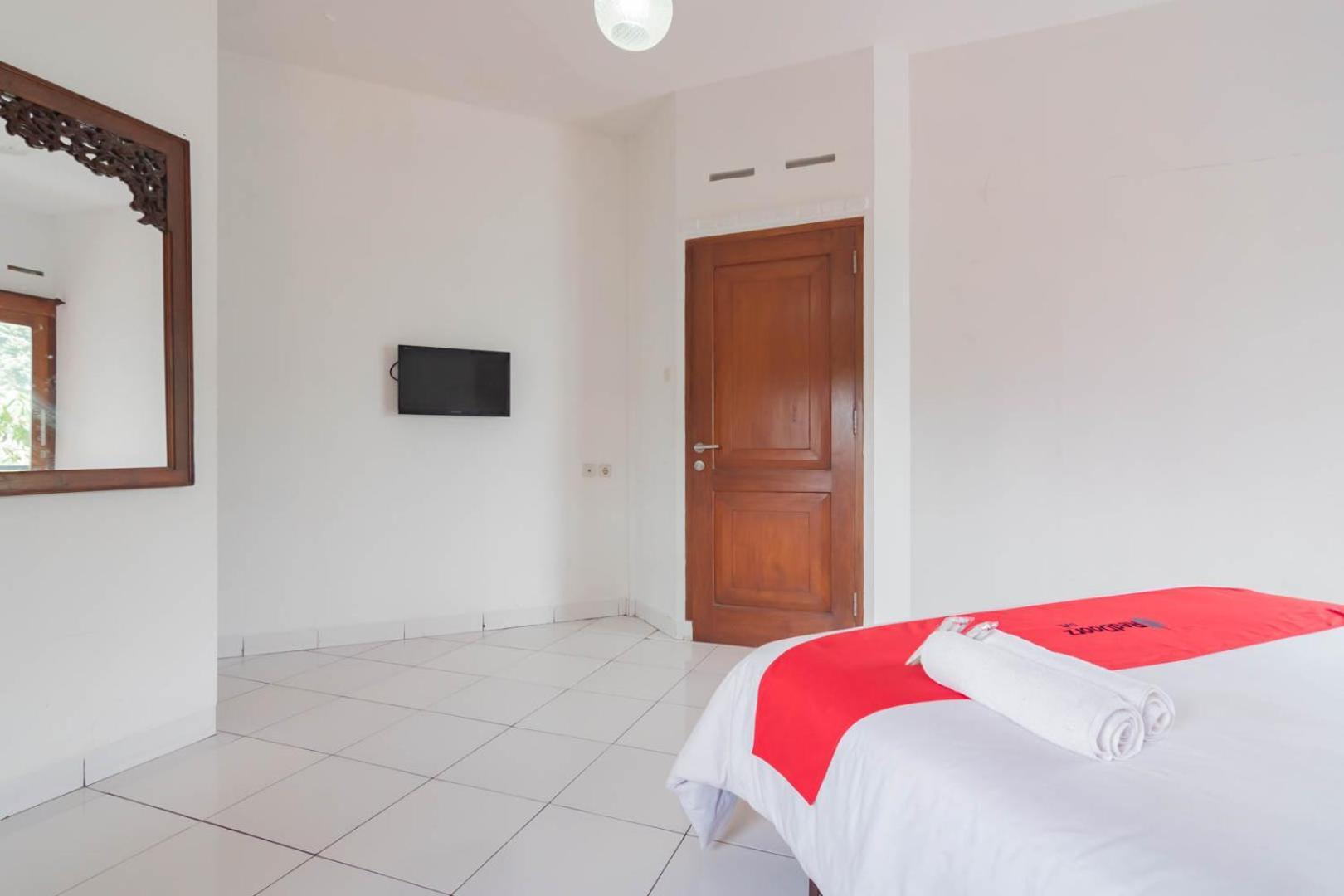 Reddoorz Plus Near Dago Pakar Бандунг Экстерьер фото