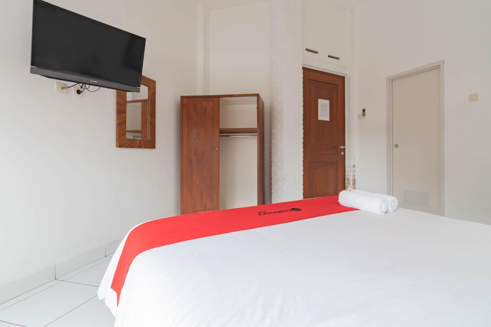 Reddoorz Plus Near Dago Pakar Бандунг Экстерьер фото
